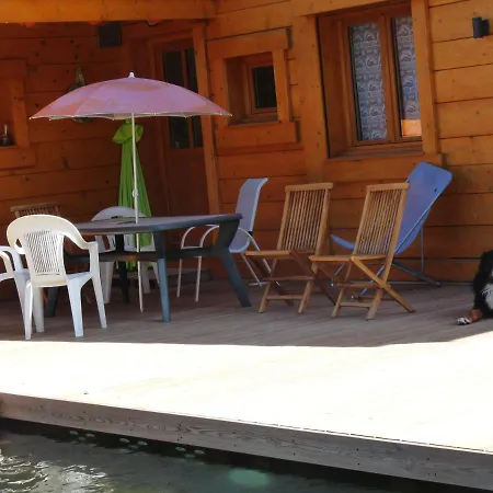 Aux 3 Biches Bed & Breakfast 3*